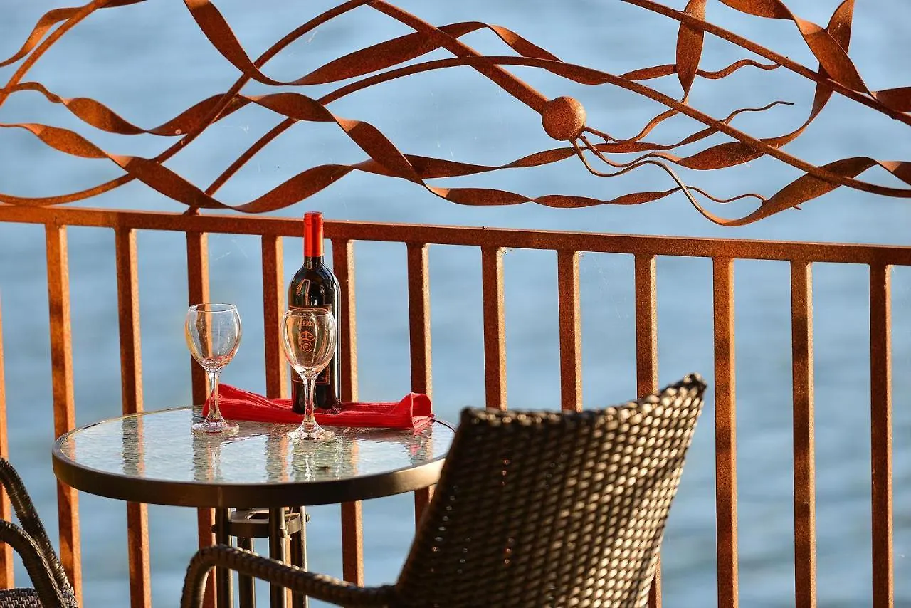 Salishan Chief Suite Cowichan Bay 0*,  Canada