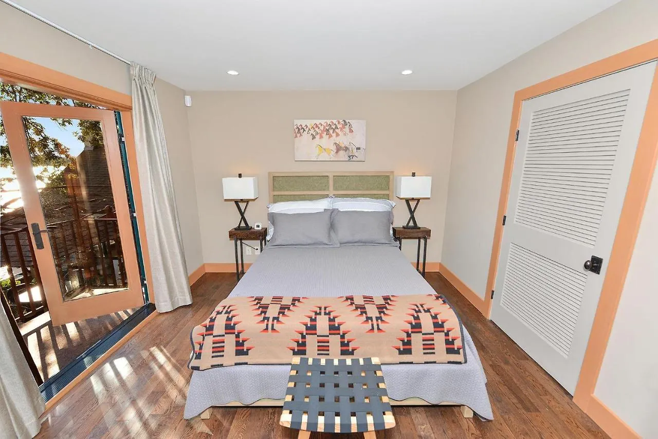 Salishan Chief Suite Cowichan Bay